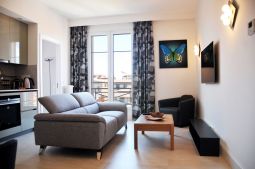 Central and Comfortable 3 Bedrooms 3 minutes from Palais